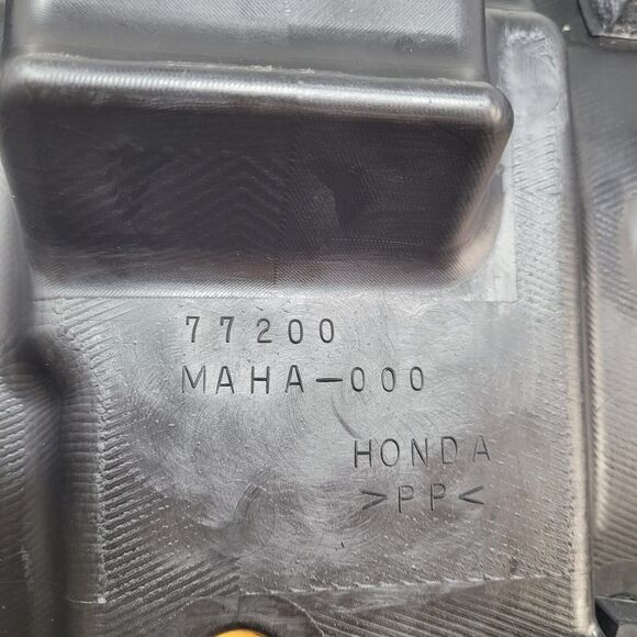 95-05 HONDA SHADOW VT1100 VT750 FRONT SEAT SADDLE PAN 77200-MAHA-000 MINT OEM - Picture 7 of 9